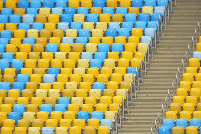 春亚泰立于 春亚泰立于